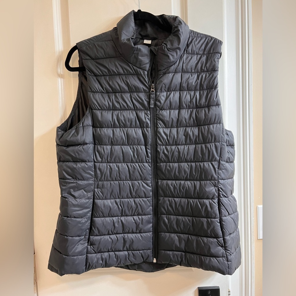 Old Navy Black XL Vest. Clearly by my shop I have bought too many vests!